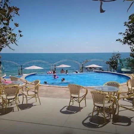 La Welcome Golden Sands