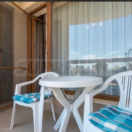 La Welcome * Golden Sands