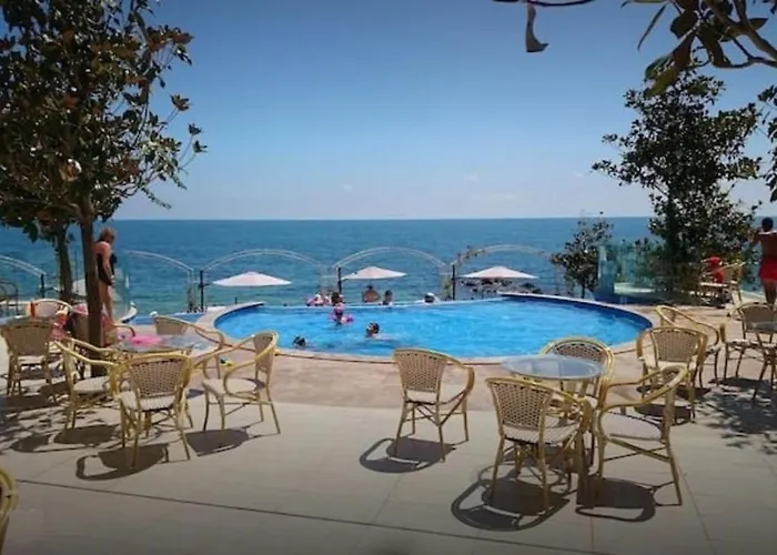 La Welcome Golden Sands