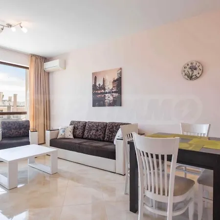 La Welcome Apartment Golden Sands